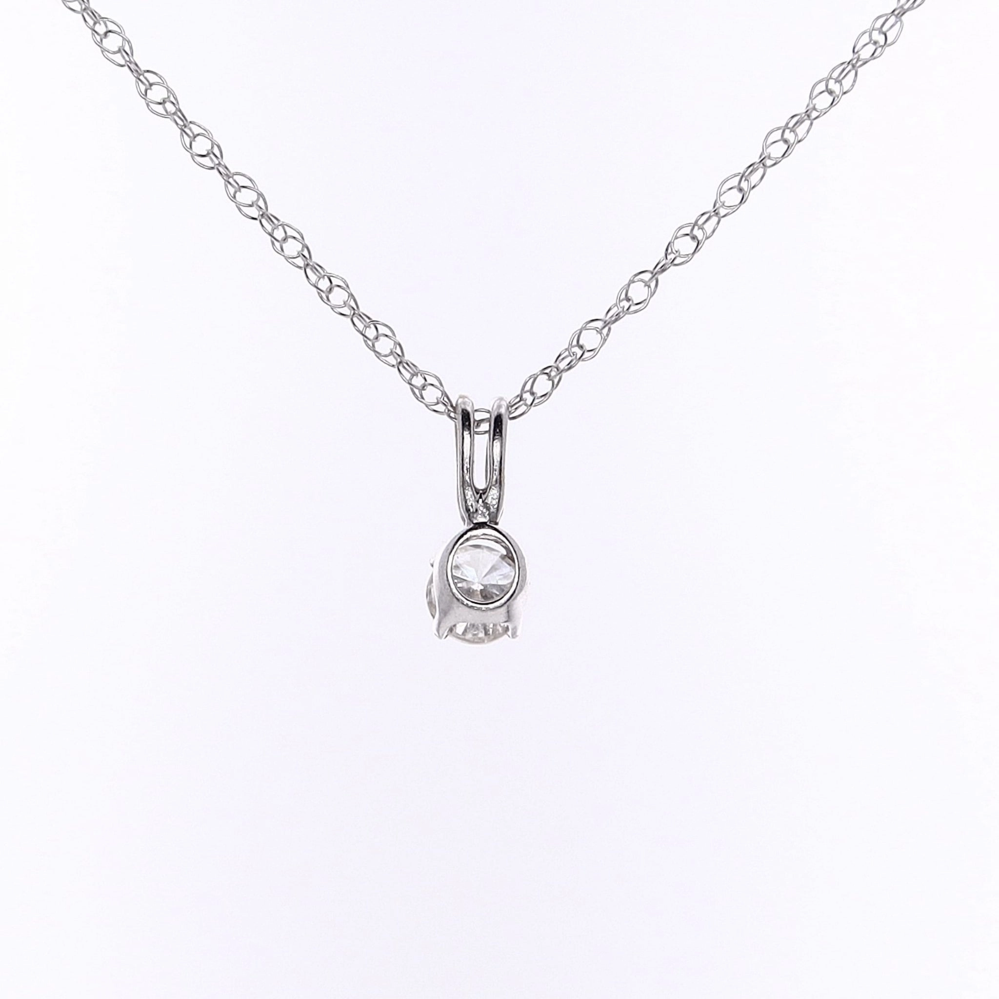 Estate 14 Karat White Gold Solitaire Diamond Pendant Necklace