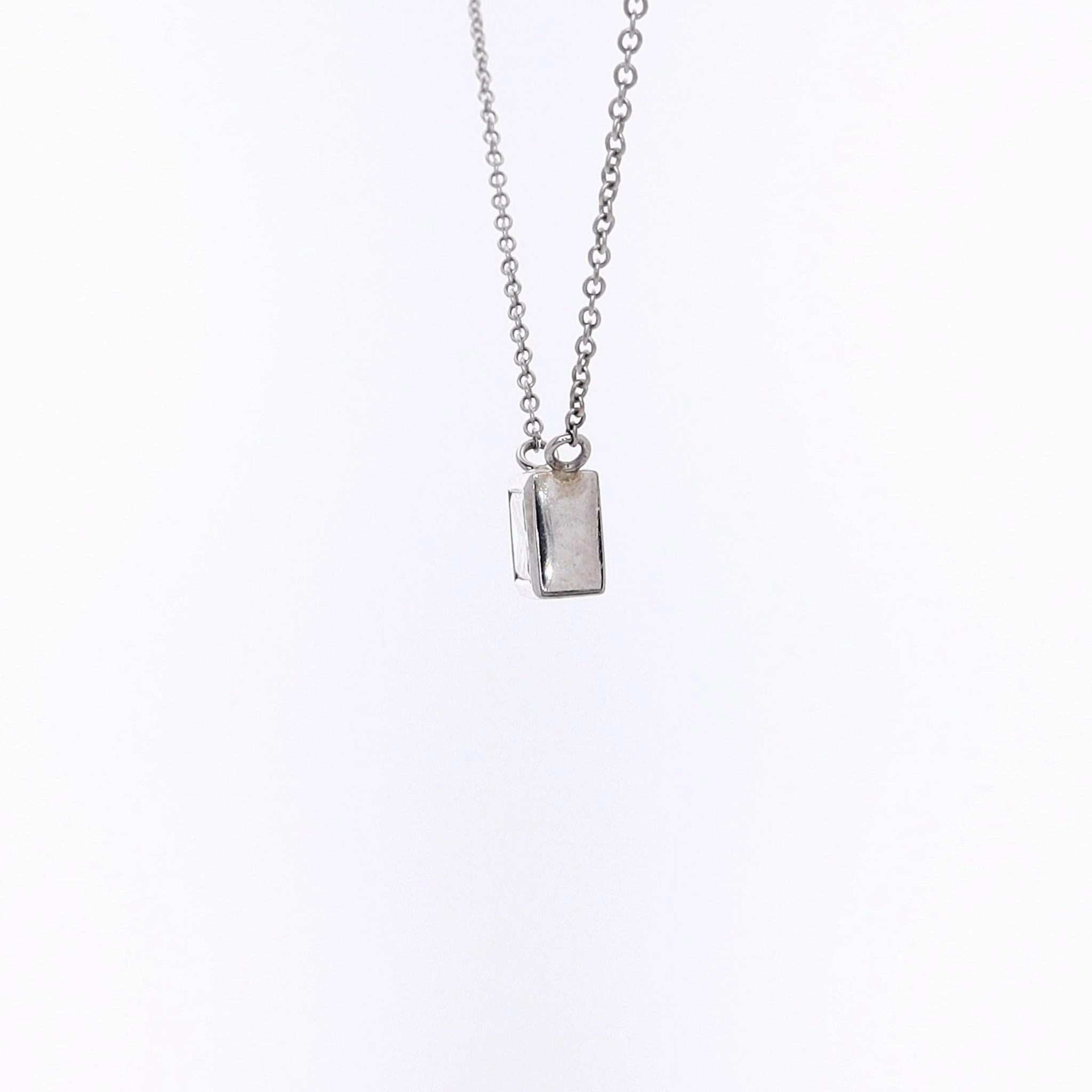 Estate 18 Karat White Gold Solitaire Diamond Pendant Necklace