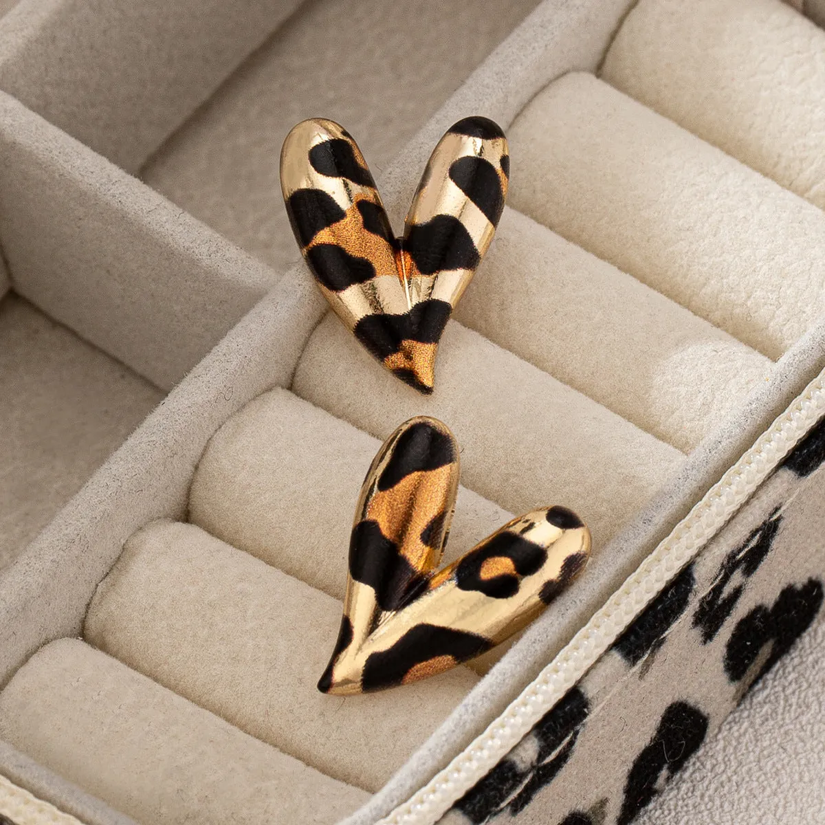 Wholesale 1 Pair/3 Pair/4 Pair Elegant Design Metal Love Heart Stud Earrings