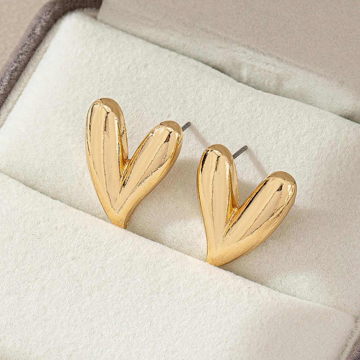 Wholesale 1 Pair/3 Pair/4 Pair Elegant Design Metal Love Heart Stud Earrings