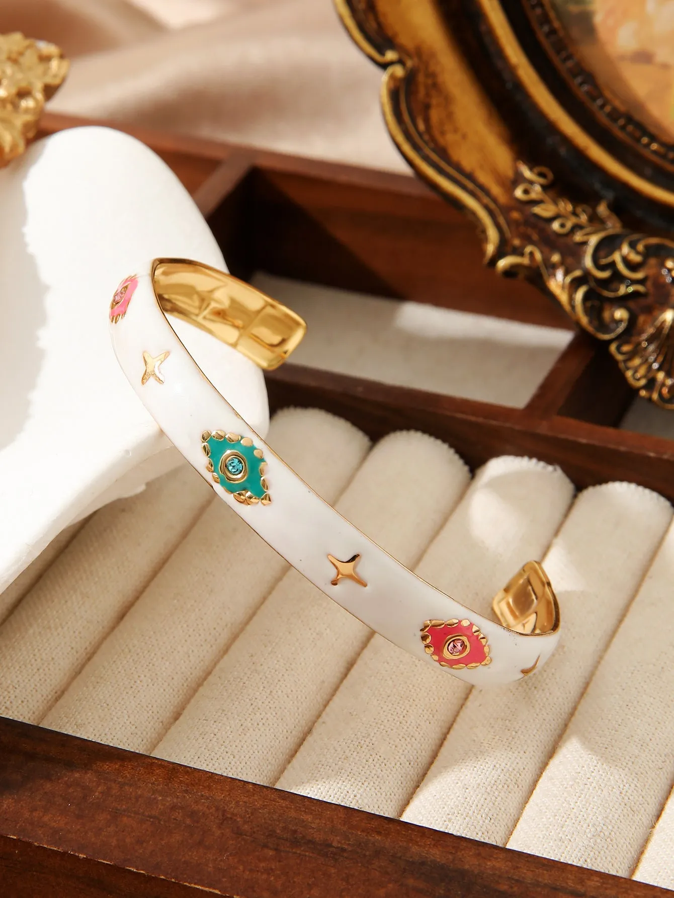 Wholesale 18K Gold Color Explosions Personality Fashion Retro Design Bracelet