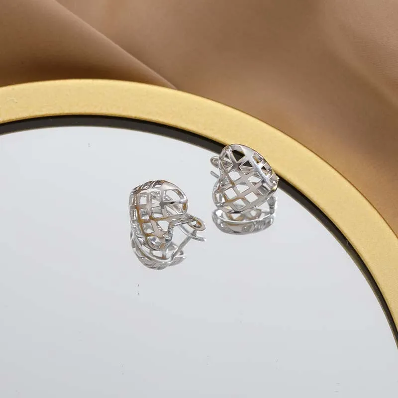 Wholesale 2023 Simple Love Hollow Earrings