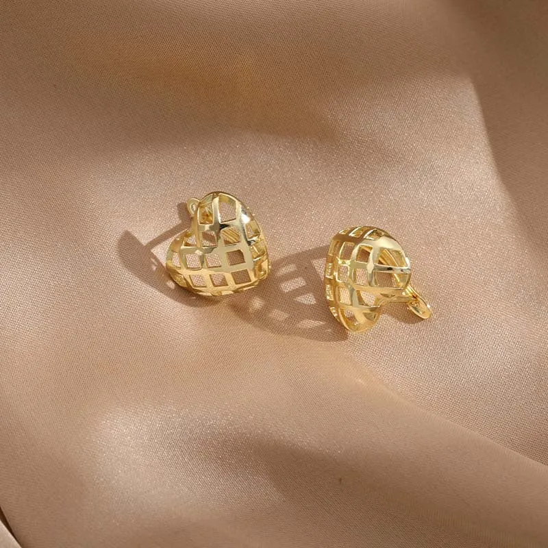 Wholesale 2023 Simple Love Hollow Earrings