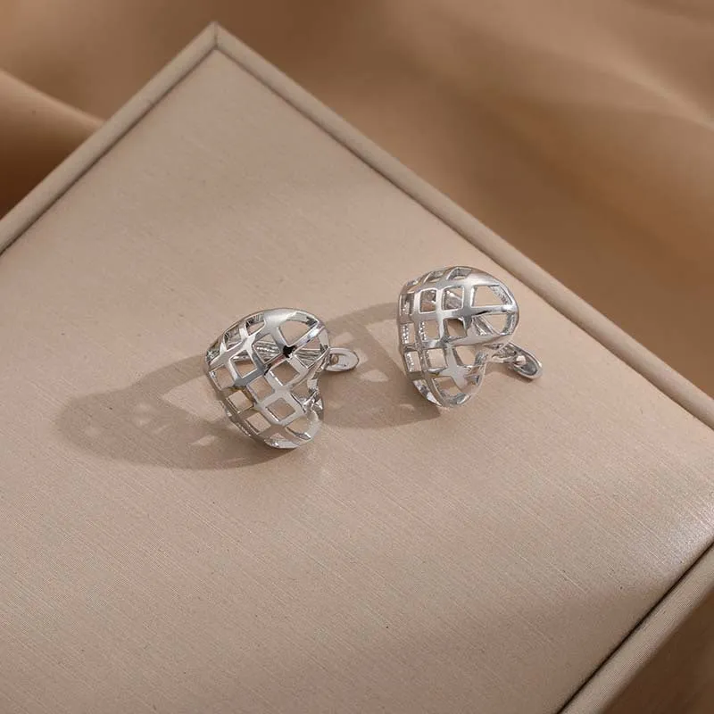 Wholesale 2023 Simple Love Hollow Earrings