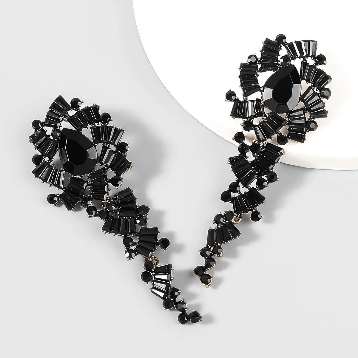 Wholesale Alloy Diamond Inlaid Acrylic Flower Long Earrings