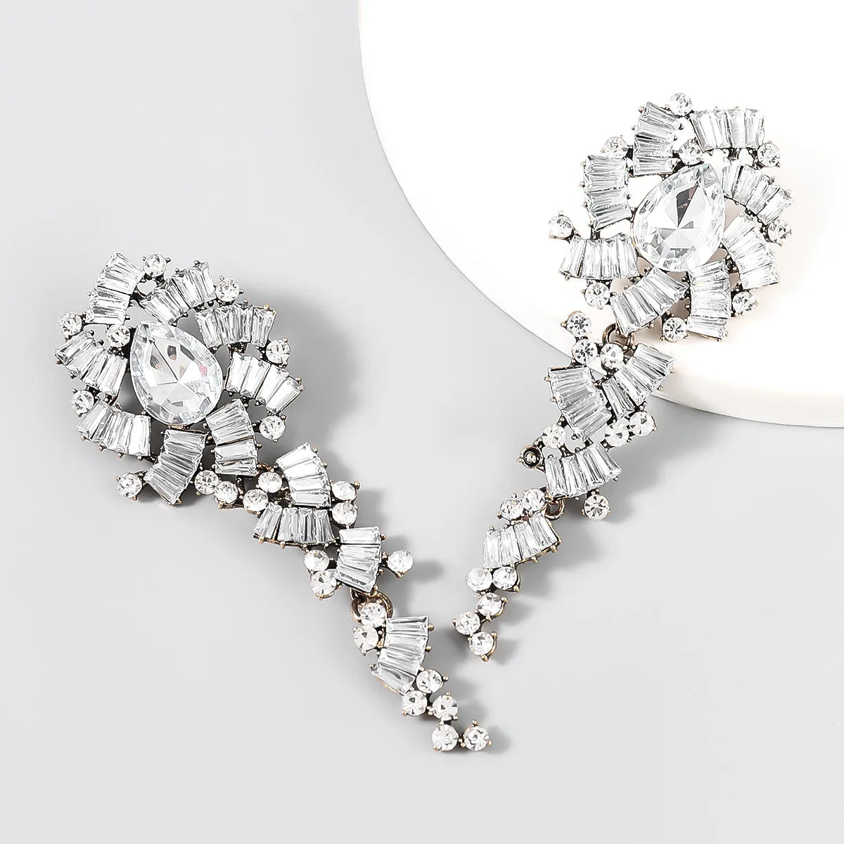 Wholesale Alloy Diamond Inlaid Acrylic Flower Long Earrings