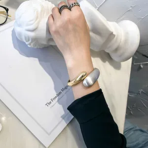 Wholesale Alloy Double-headed Two-color Stitching Open Gold-plated Spring Bracelet