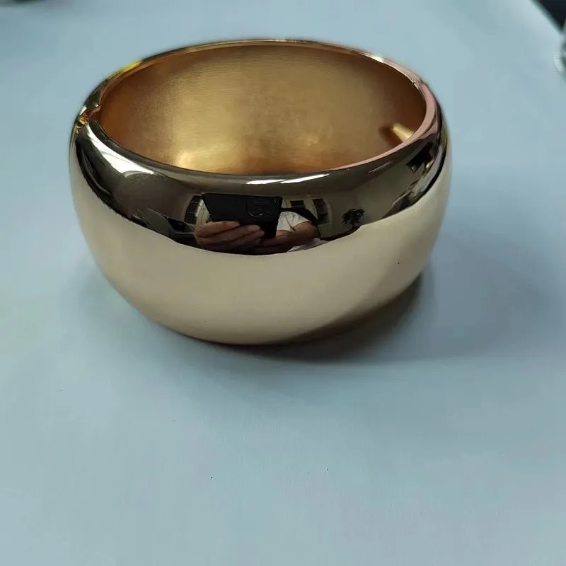 Wholesale Alloy Electroplating Exaggerated Large Smooth Bracelet