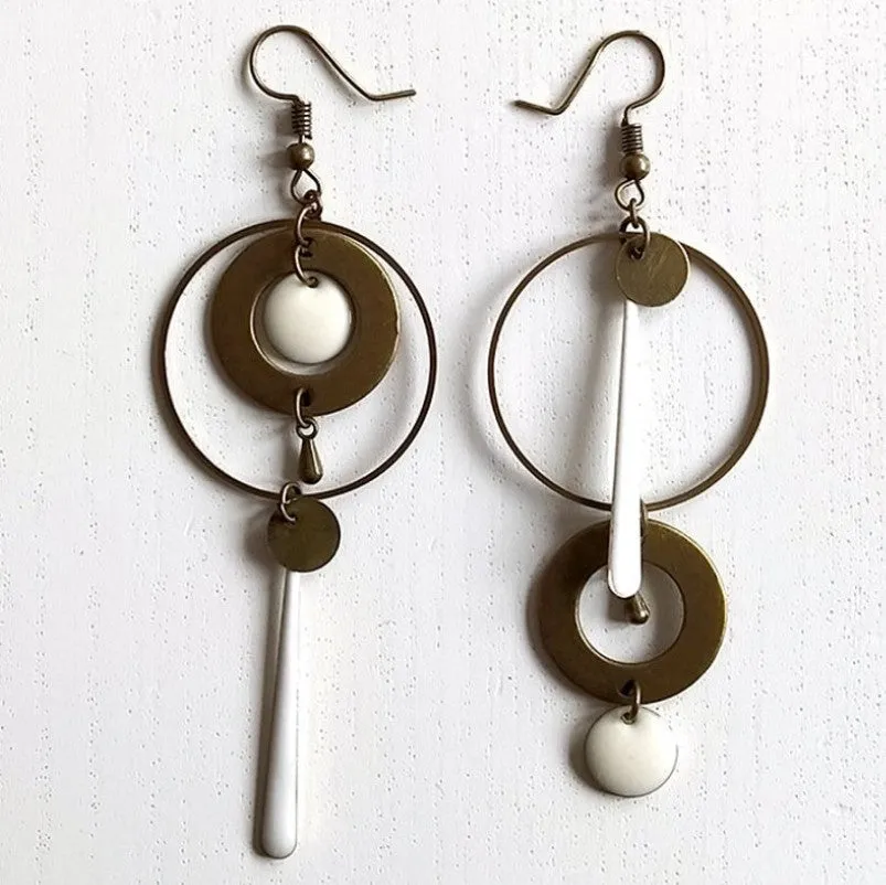 Wholesale Asymmetric Personality Geometric Retro Circle Earrings