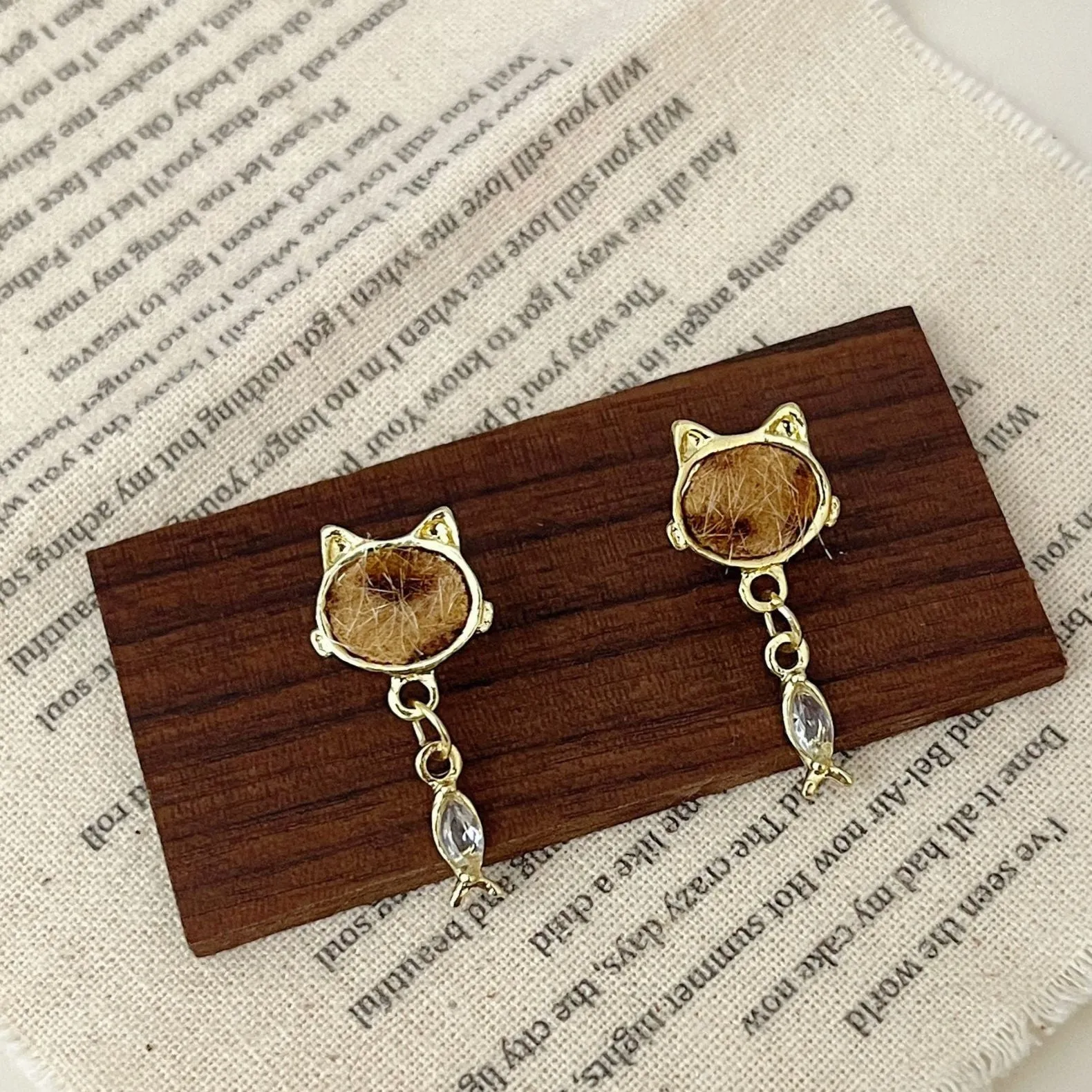 Wholesale Autumn and winter leopard print cat fish earrings for women sweet and exquisite Maillard color furry earrings