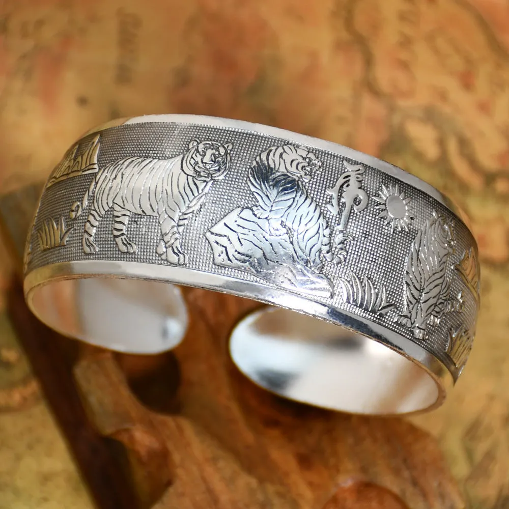 Wholesale  Bohemian Flower Teng Ancient Miao Silver Bracele Retro Wide Tibetan Silver Bracelet