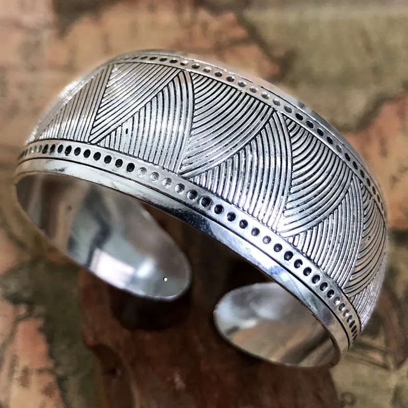 Wholesale  Bohemian Flower Teng Ancient Miao Silver Bracele Retro Wide Tibetan Silver Bracelet