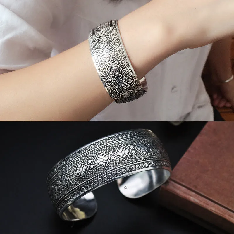 Wholesale  Bohemian Flower Teng Ancient Miao Silver Bracele Retro Wide Tibetan Silver Bracelet