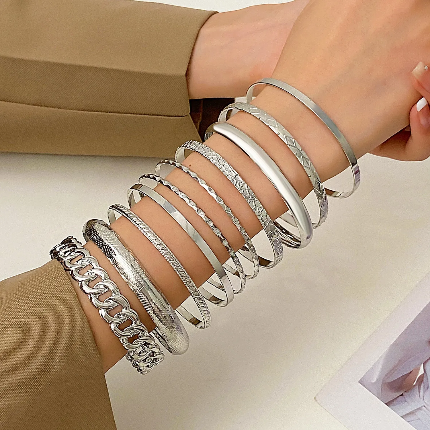 Wholesale Broad Gold Glossy 10-piece Alloy Bracelet Set