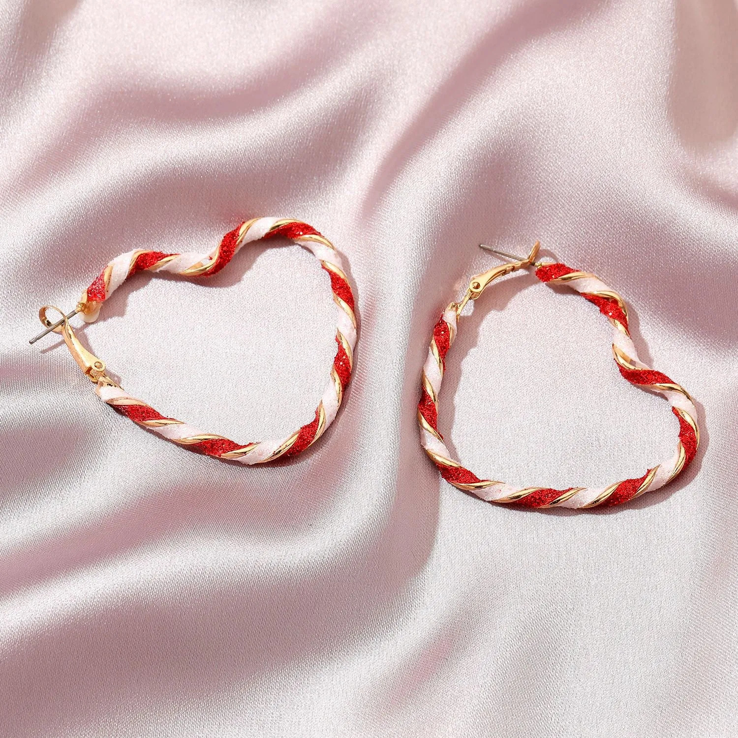 Wholesale Contrasting Color Heart Alloy Earrings