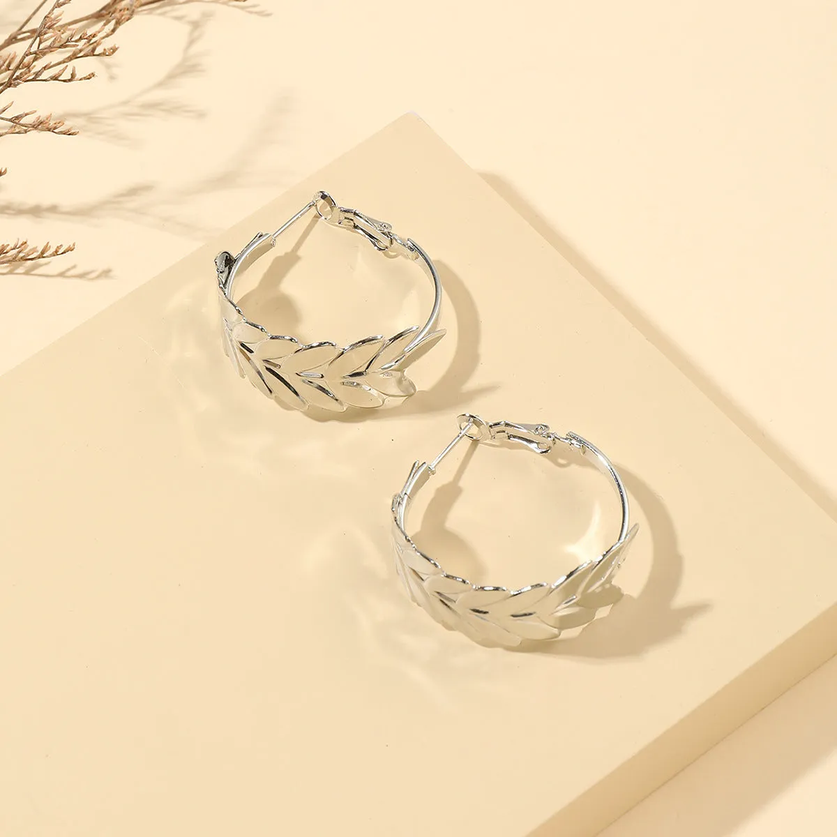 Wholesale Creative Exaggerated Metal Geometric Round Feather Hoop Earrings
