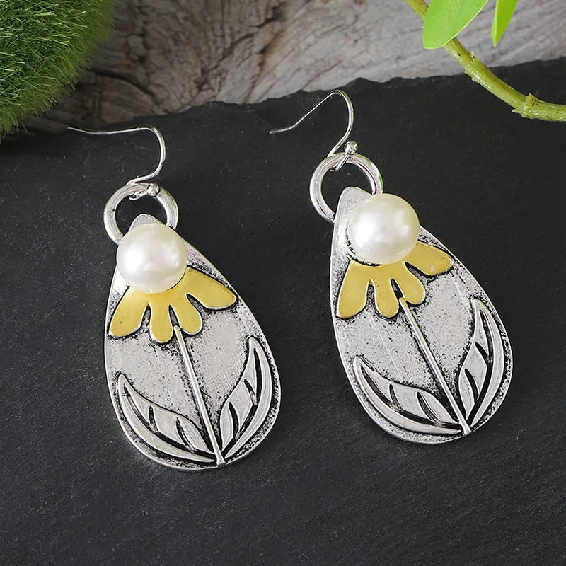 Wholesale Distressed Teardrop-shaped Three-dimensional Lace Leaf Earrings