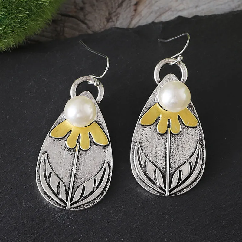 Wholesale Distressed Teardrop-shaped Three-dimensional Lace Leaf Earrings