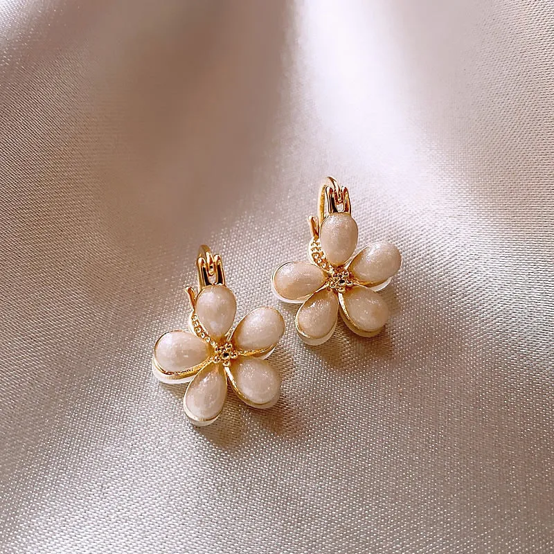 Wholesale Double-sided Cat's Eye Flower Elegant Small Delicate Earrings