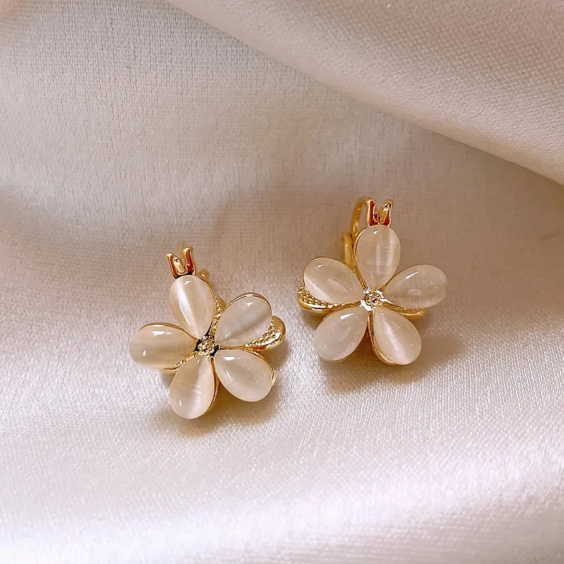 Wholesale Double-sided Cat's Eye Flower Elegant Small Delicate Earrings