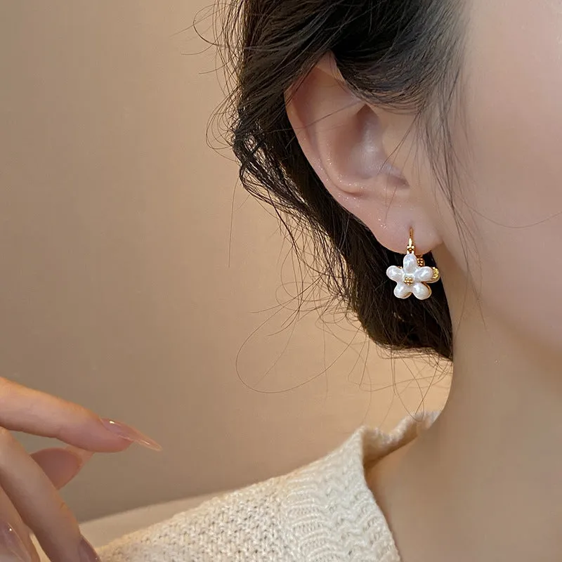 Wholesale Double-sided Cat's Eye Flower Elegant Small Delicate Earrings