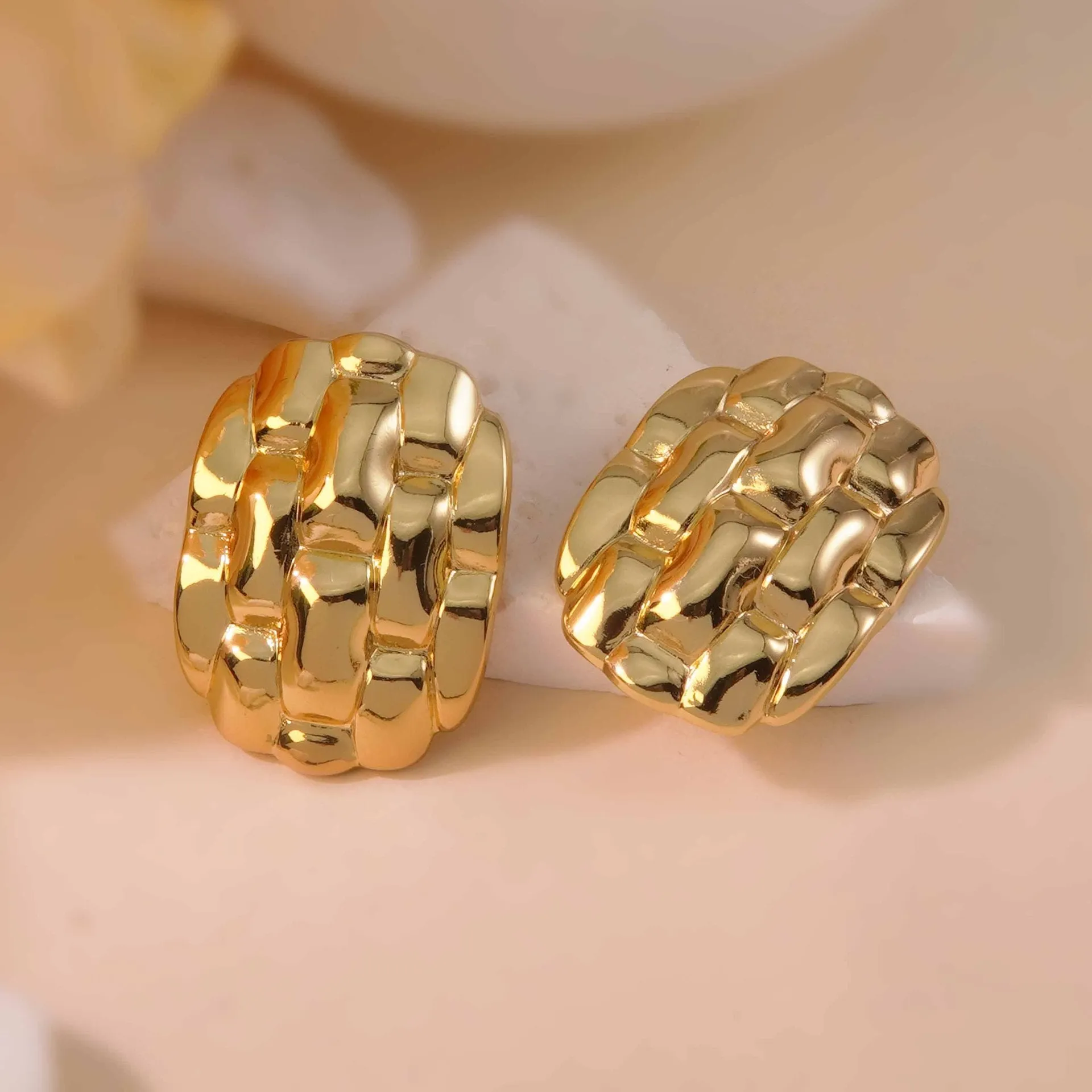Wholesale Electroplated stainless steel heart thread polished plaid earrings