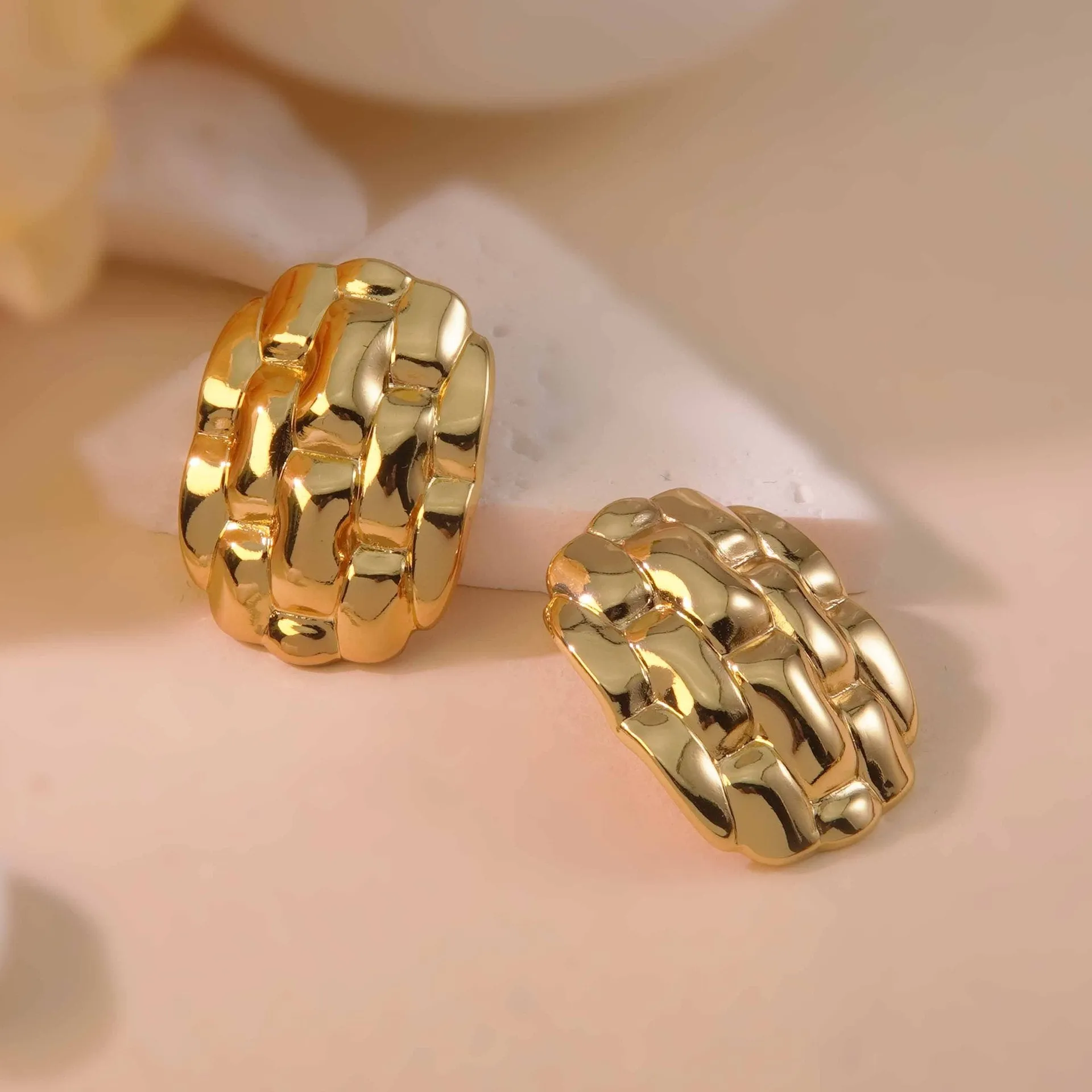 Wholesale Electroplated stainless steel heart thread polished plaid earrings