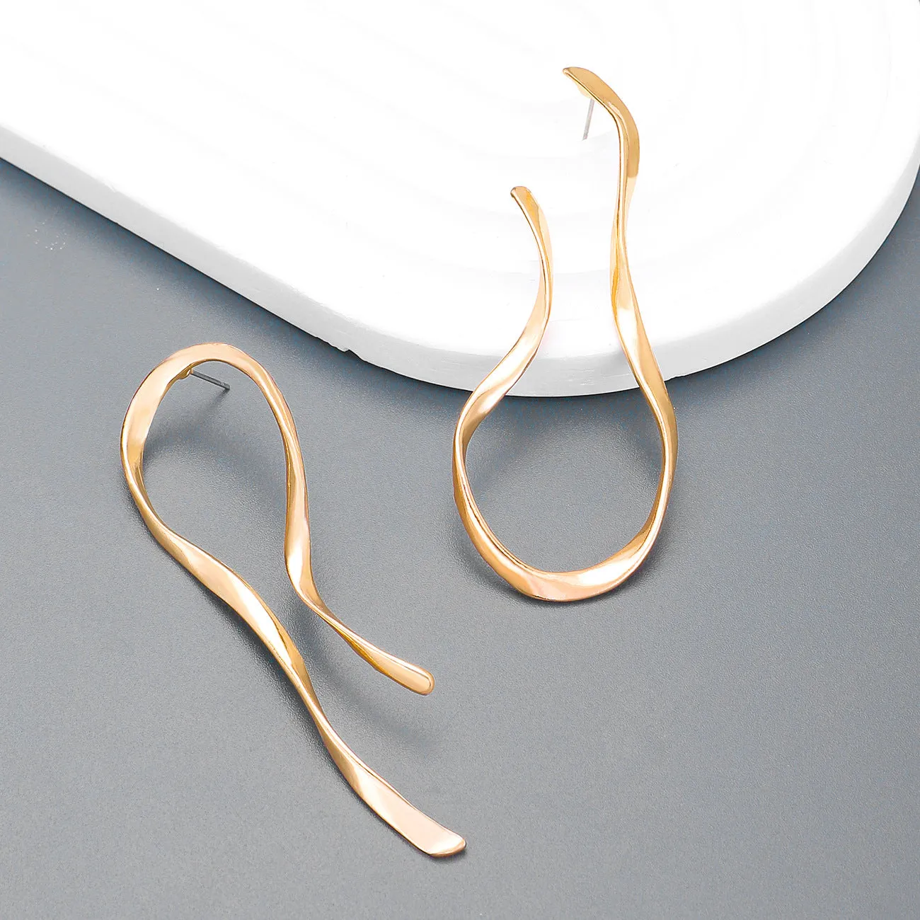 Wholesale Exaggerated Asymmetrical Linear Alloy Earrings