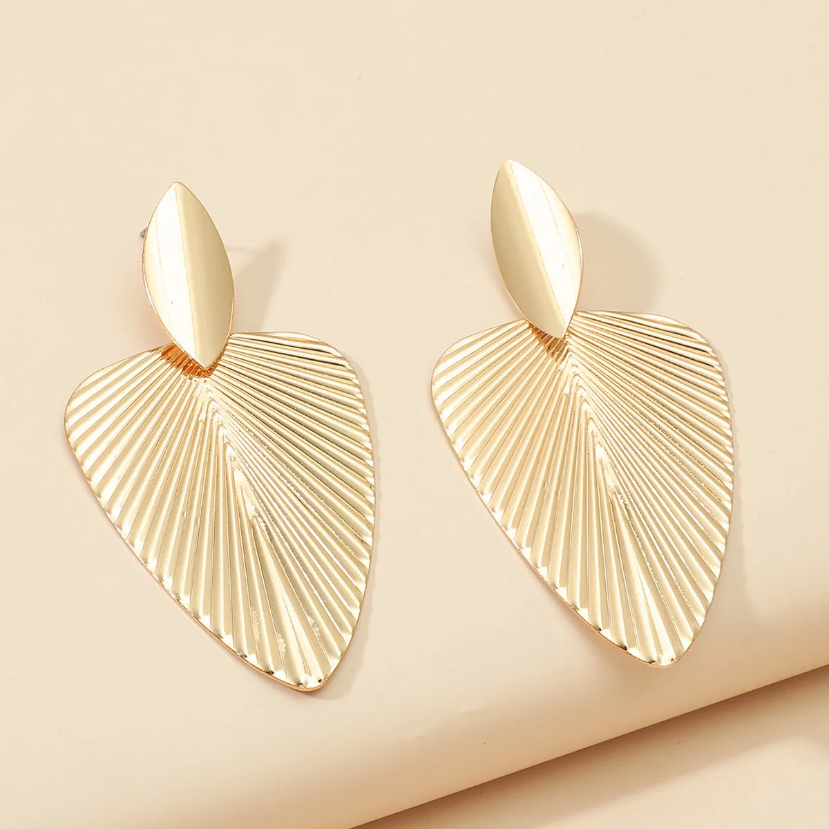Wholesale Exaggerated Geometric Metal Leaf Earrings