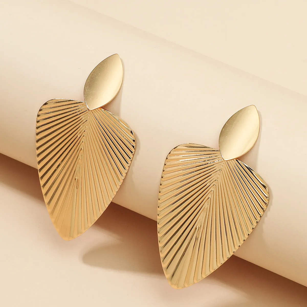 Wholesale Exaggerated Geometric Metal Leaf Earrings