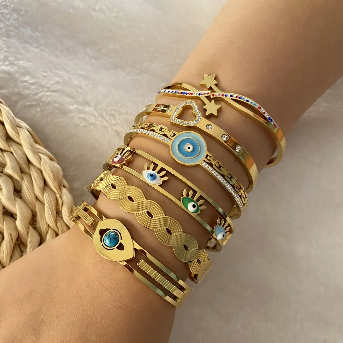 Wholesale Eyes Full of Diamond Stars Fashion Love Stainless Steel Bracelet