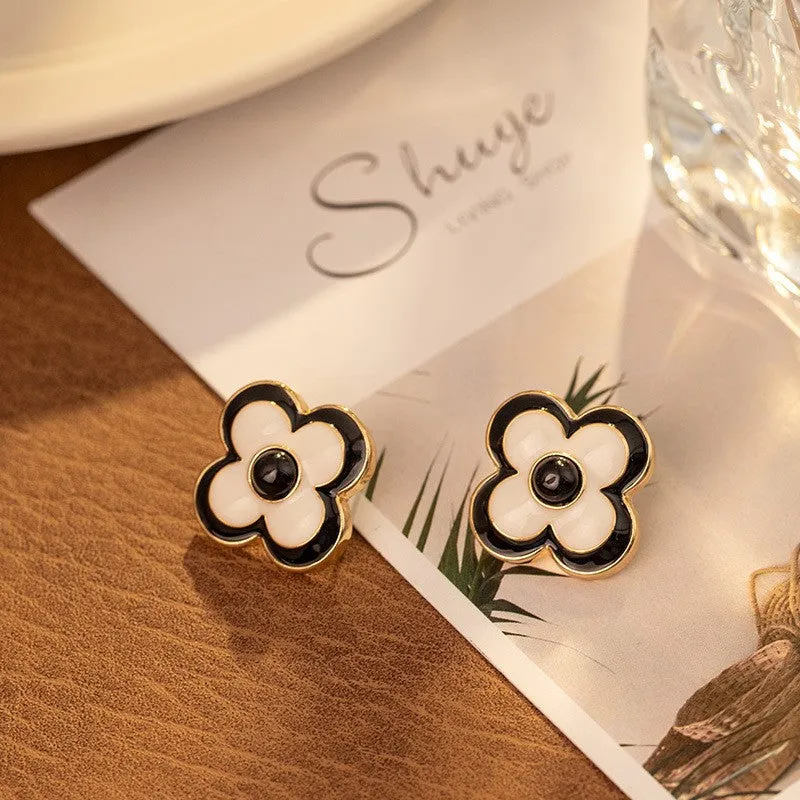 Wholesale French Retro Vintage Flower Pearl Earrings