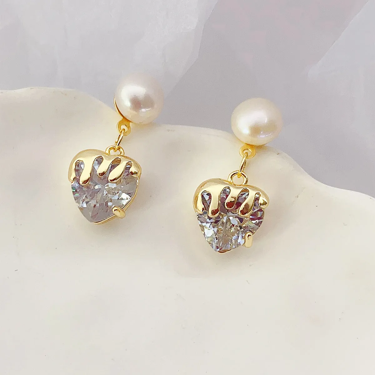 Wholesale Freshwater Pearl Zircon Heart Earrings