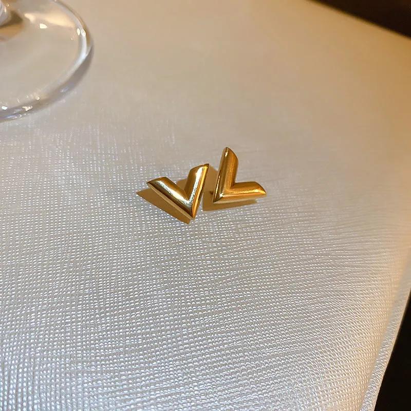 Wholesale Gold Titanium Steel V-Shaped Earrings and Necklace Fashion Set