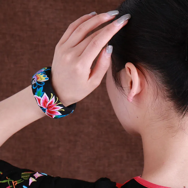 Wholesale Hand-embroidered wide version Miao silver cotton and linen versatile bracelet