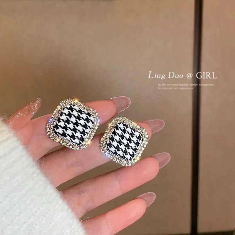 Wholesale High-end Eye-catching Temperament Fashion Light Luxury Versatile Earrings