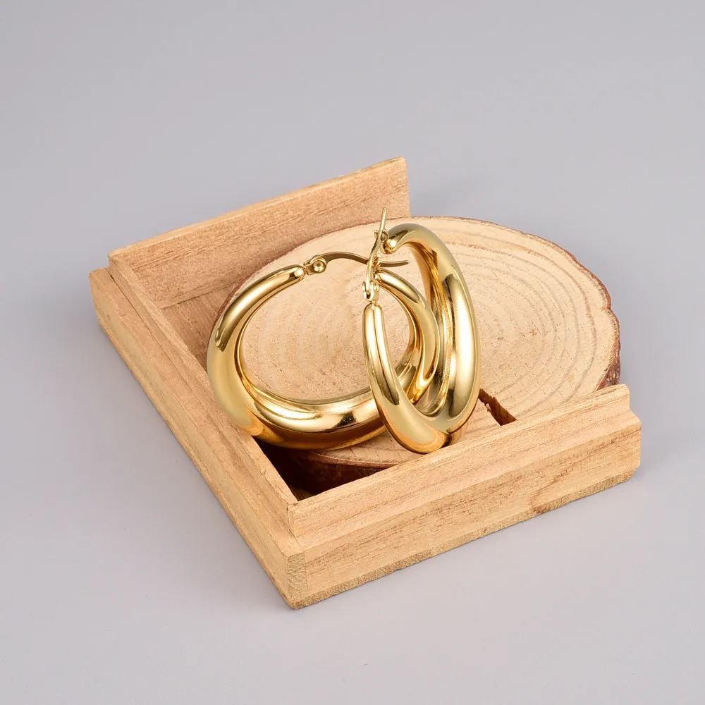 Wholesale Hollow Crescent Shaped Hollow Gold-plated Titanium Steel Earrings