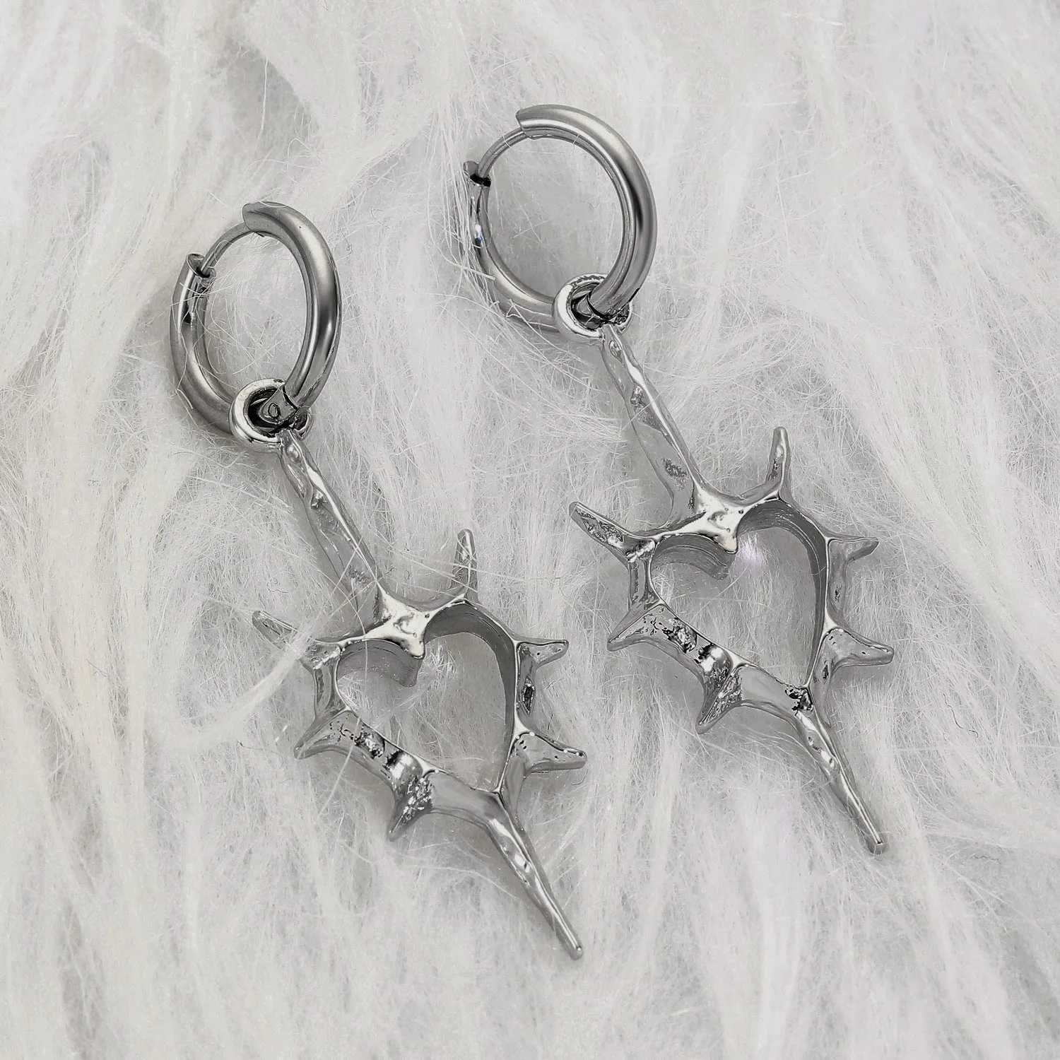 Wholesale Hollow thorn heart earrings