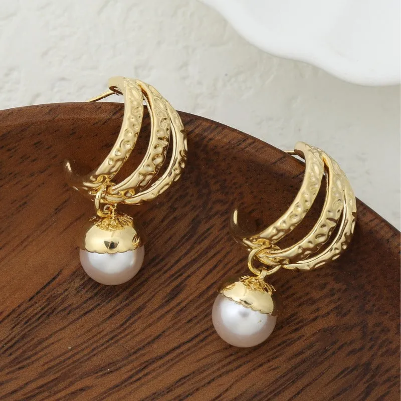 Wholesale Imitation Pearl Light Luxury Hollow Out Design with High-end Temperament Gold-plated Earrings