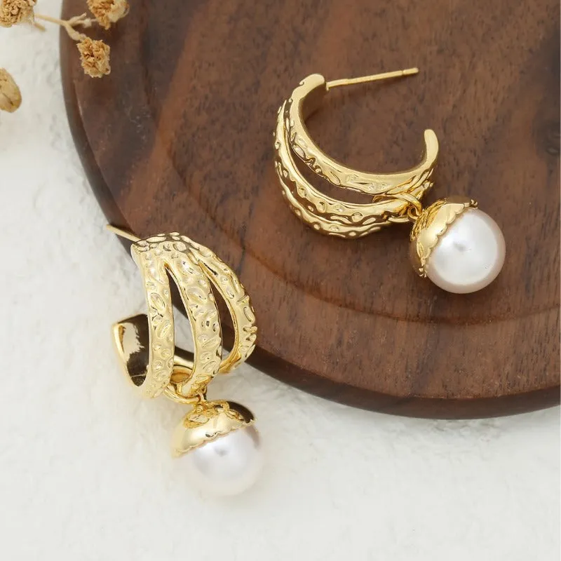 Wholesale Imitation Pearl Light Luxury Hollow Out Design with High-end Temperament Gold-plated Earrings