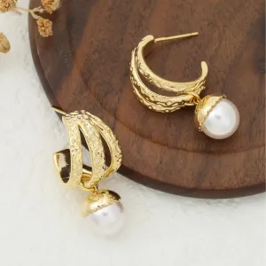Wholesale Imitation Pearl Light Luxury Hollow Out Design with High-end Temperament Gold-plated Earrings