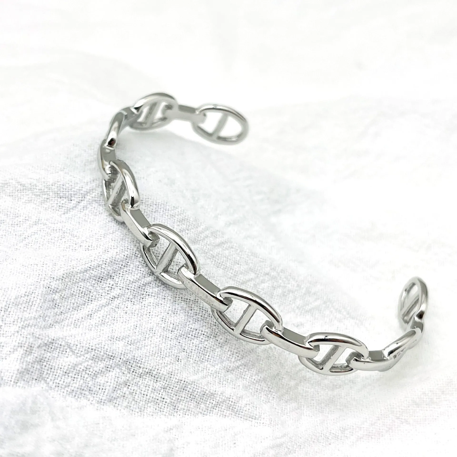 Wholesale  ins personalized creative style retro C- type pig nose bracelet OLY Exclusive