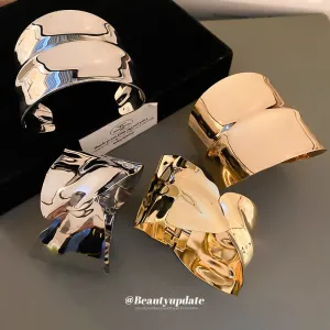 Wholesale Irregular Metal Pleated Open Bracelet