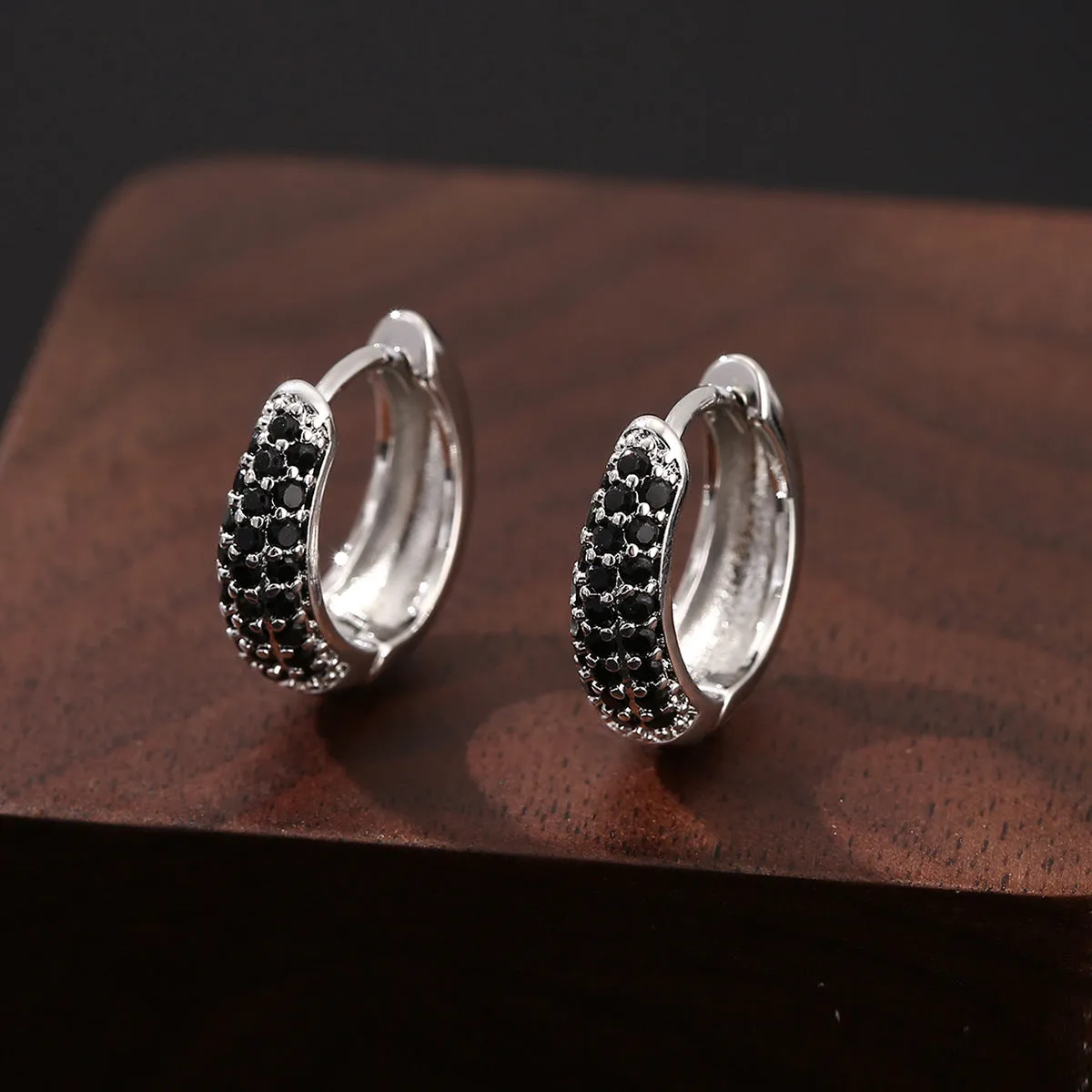 Wholesale  jewelry luxury temperament copper inlaid zirconium geometric oval ear buckle trend hip hop earrings