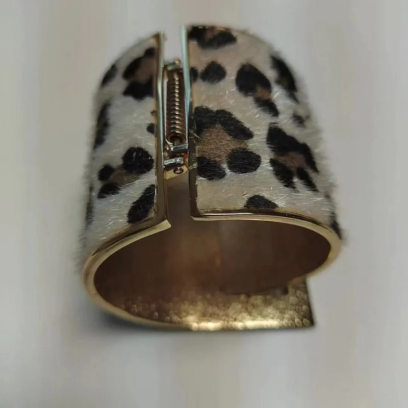 Wholesale Leopard Print Alloy Simple Gold-plated Open Bracelet