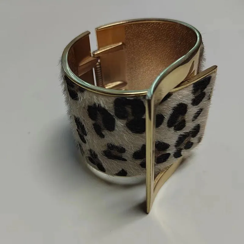 Wholesale Leopard Print Alloy Simple Gold-plated Open Bracelet