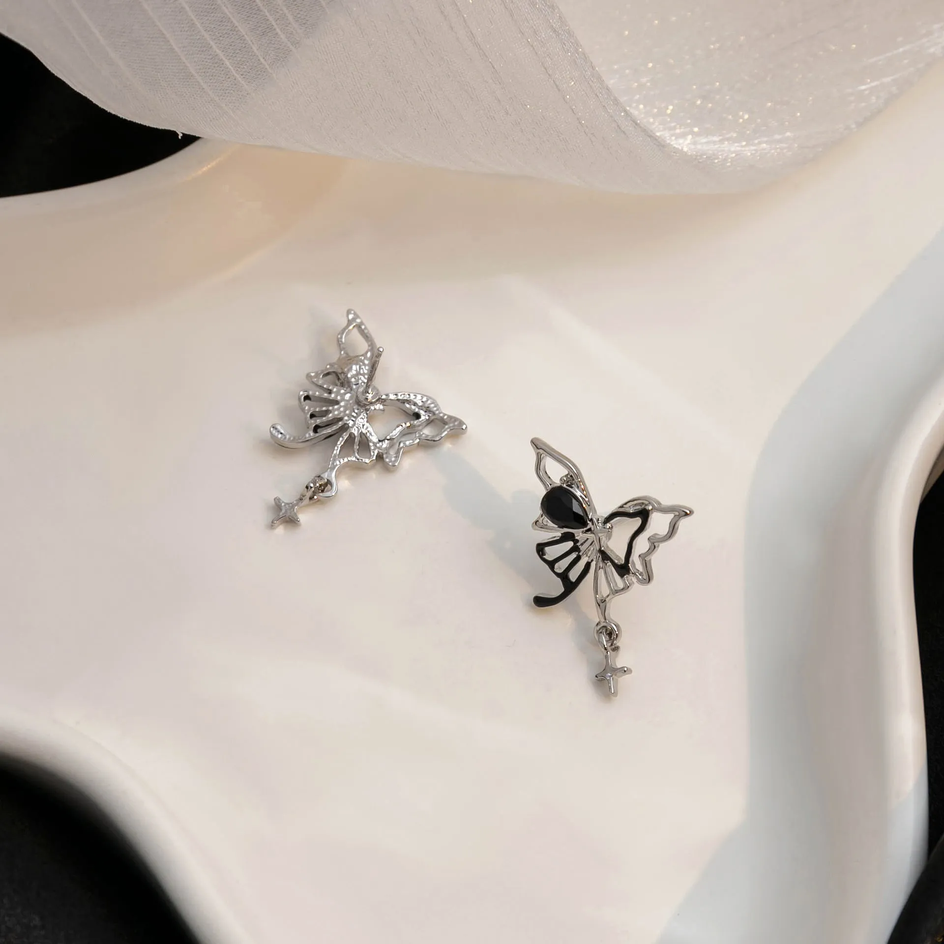 Wholesale Liquid Butterfly Hollow Alloy Earrings