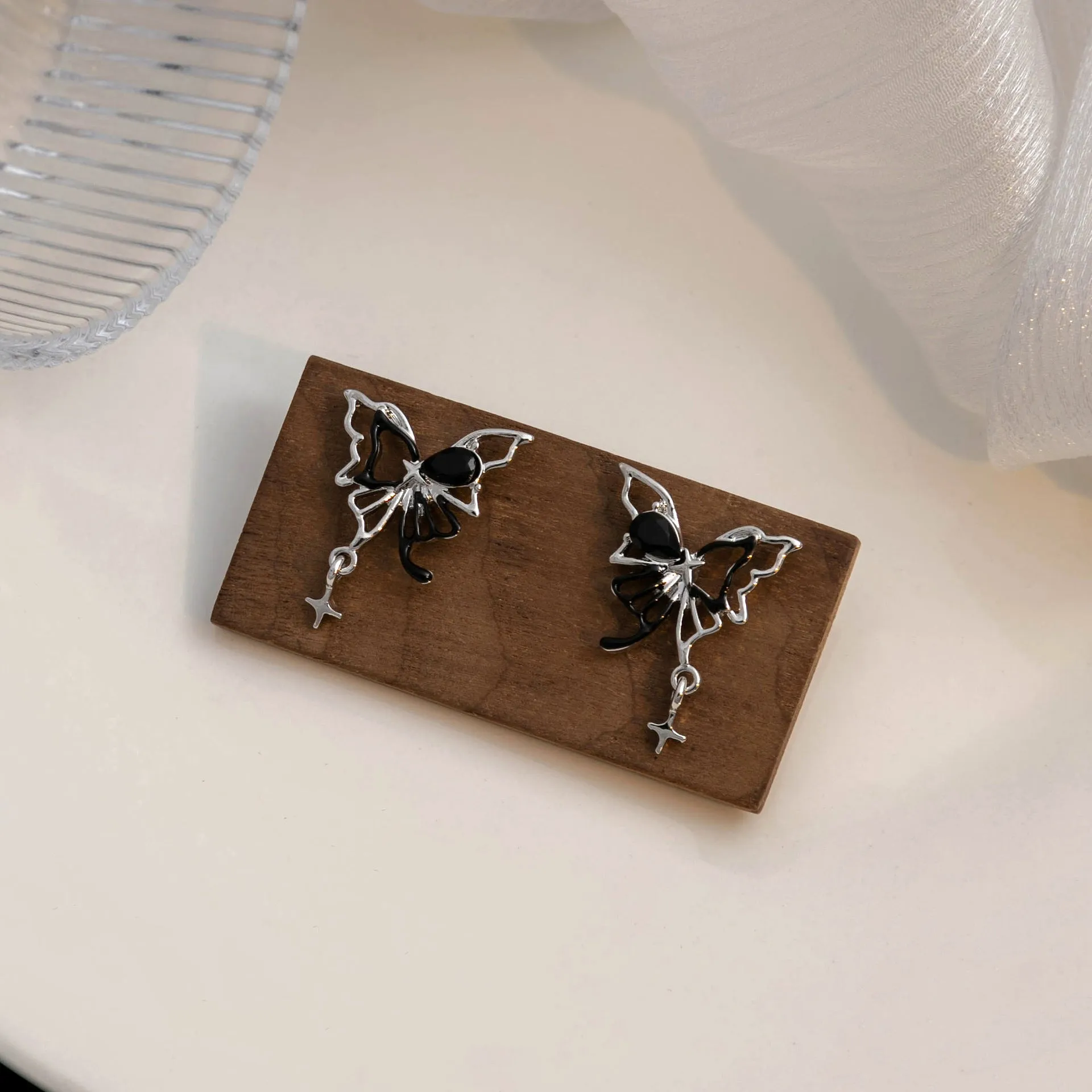 Wholesale Liquid Butterfly Hollow Alloy Earrings