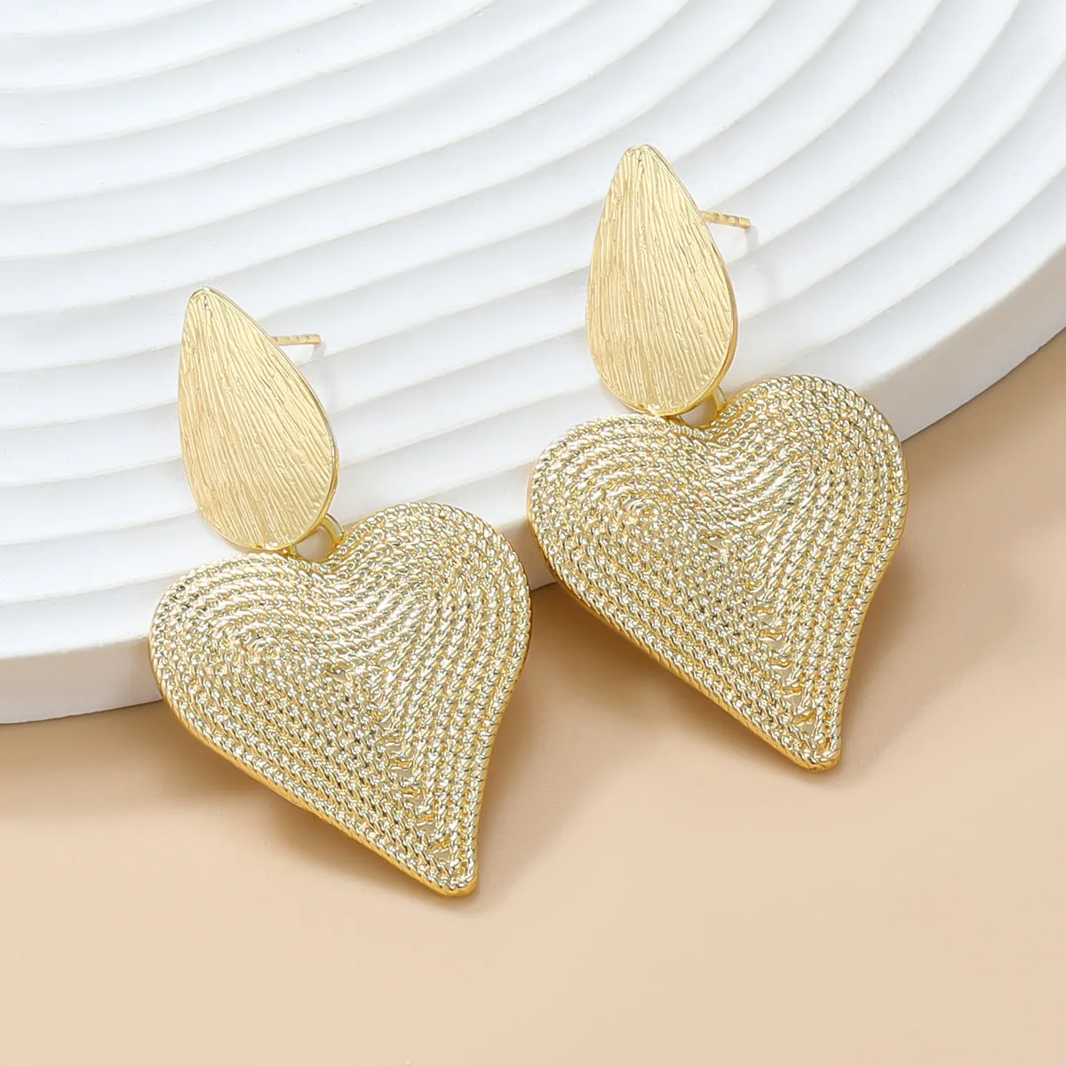 Wholesale Love Shaped Alloy Metal Earrings