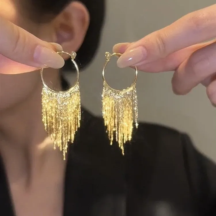 Wholesale Metal exaggerated tassel earrings retro long earrings